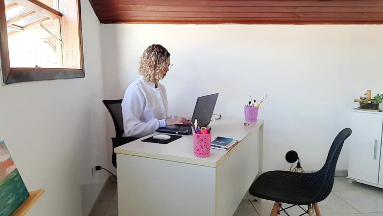 Gabi SweetCouplesStories: Un docteur qui effectue un examen de la prostate finit...