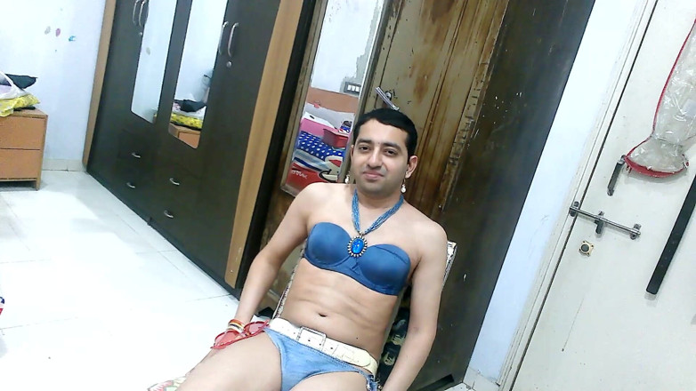 Cute & Nude Crossdresser: Gorąca maminsynek crossdresser femboy Sweet Lollipop w dżinsowym bikini z...