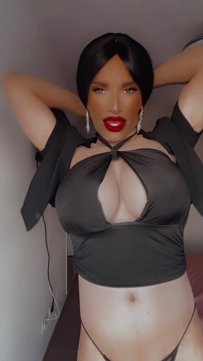 Sissy Slut Brianna: Sladký pohled, nebezpečné úmysly