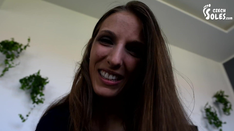 Czech Soles - foot fetish content: Instruksi mengendur kaus kaki dari nona Eliška