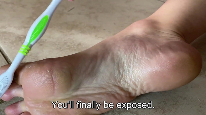 footivities: 칫솔로 발 굴욕