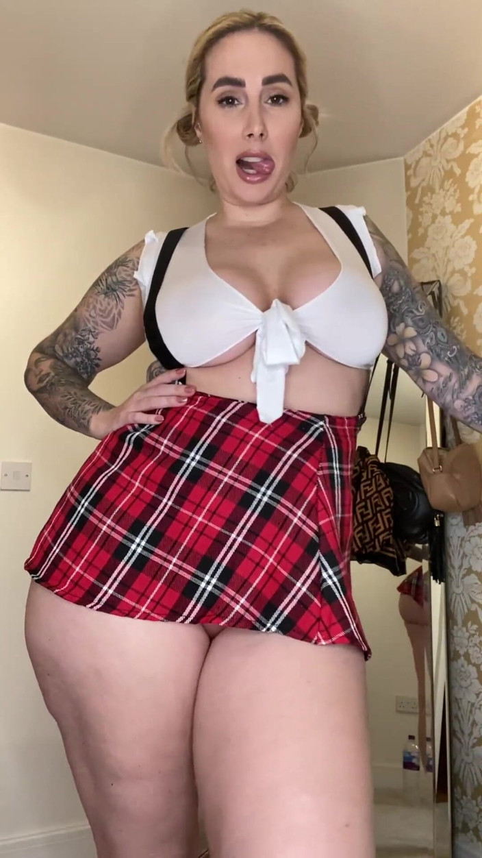 Paige Turnah: Ho beccato il mio tutor con le mie mutandine e...