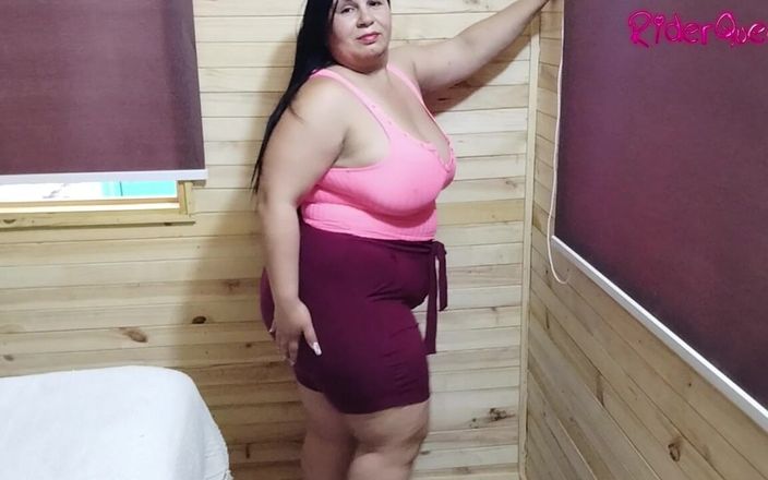 Riderqueen BBW Step Mom Latina Ebony: Sexy nevlastní matka zkouší neformální oblečení, aby svádí Latinu