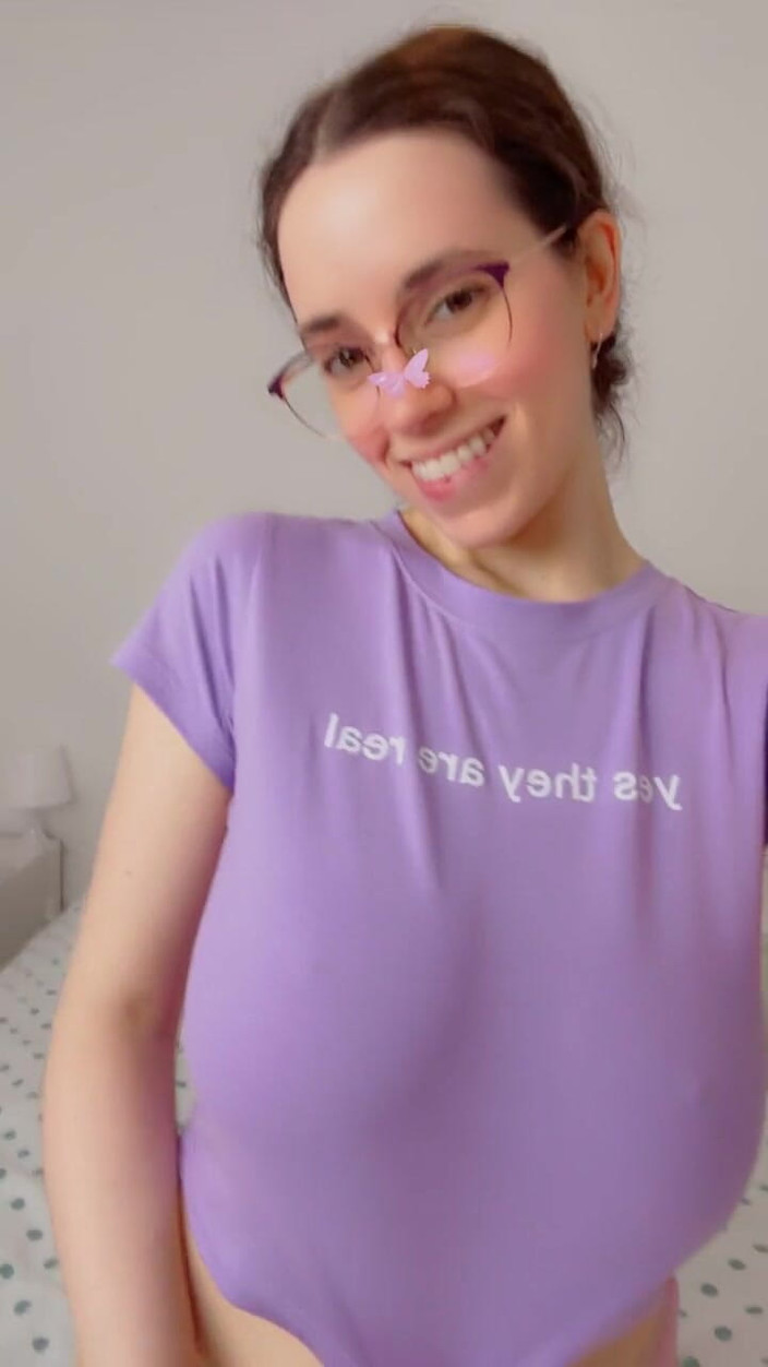 ElizaTheModel:  ElizaTheModel wideo