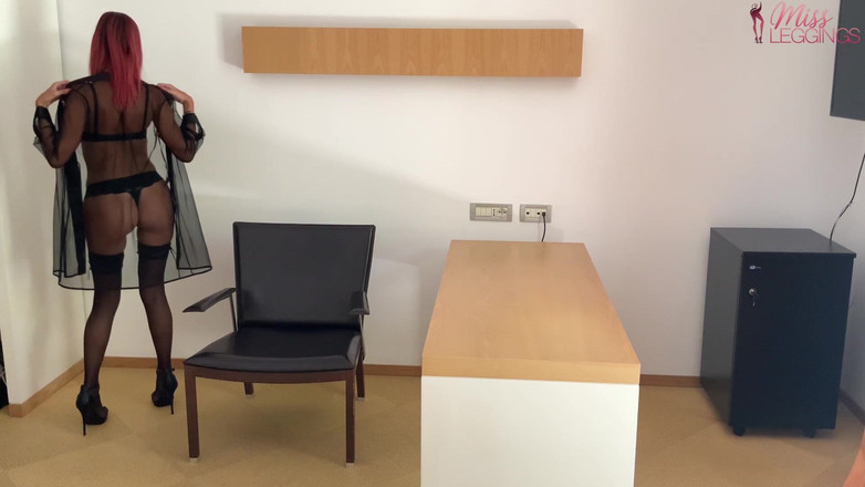 MissLeggings: Стриптиз і трахання спермою на ногах