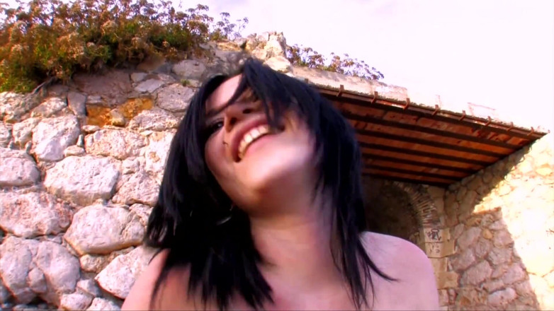 CBD Media: Calda ragazza bruna con bella figa stretta viene scopata sulla...