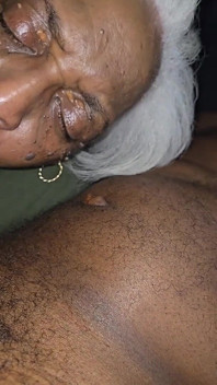 La nonna ama fare un cazzo deepthroat