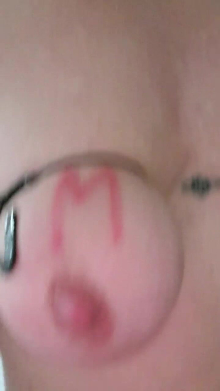 JulieEroticDress: Naakt rennen op kantoor met spuitpauze