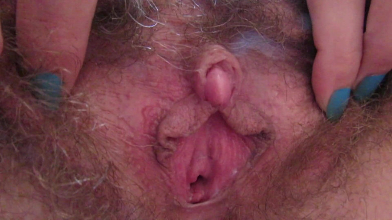 Cuteblonde666: Owłosione duże łechtaczki ociekające mokrym orgazmem z bliska