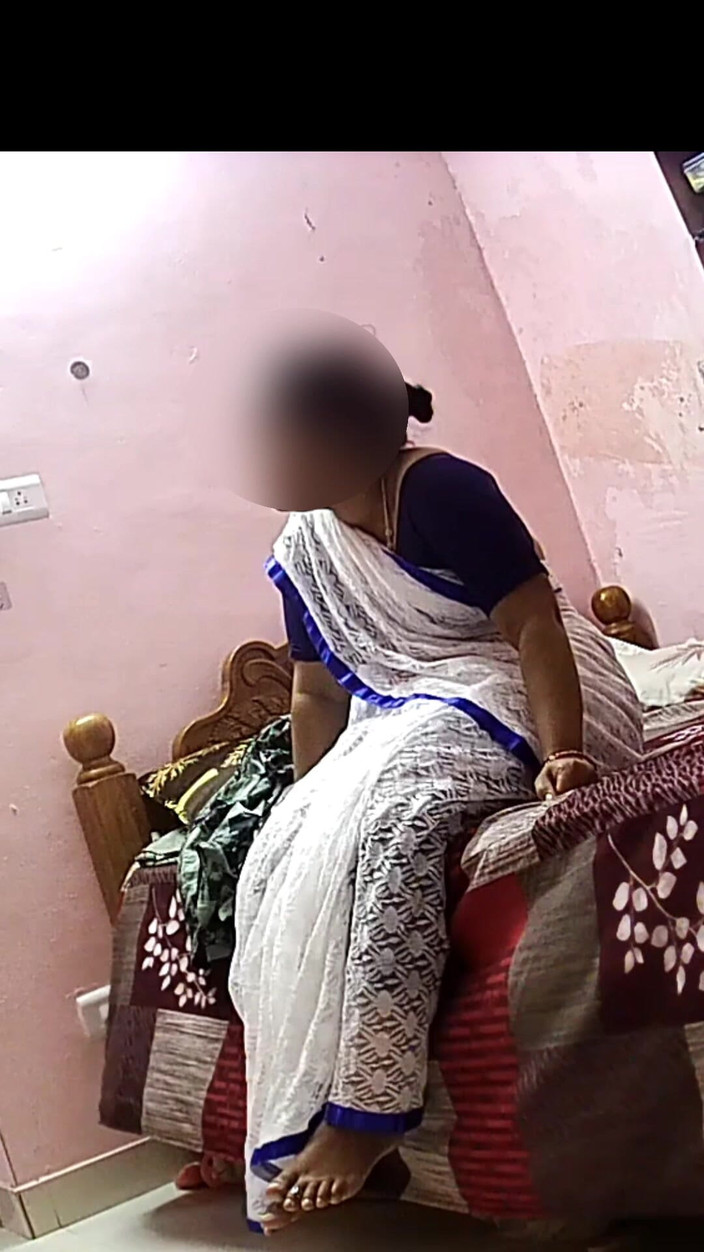 Black & white desicat: Ateşli seksi ev hanımı elbisesini değiştiriyor sari giyiyor sikişmeye hazır