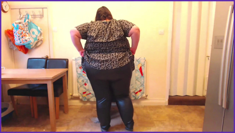SSBBWLadyBrads: Fat ssbbw in tight leather pants fashion show