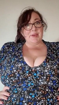 Vollbusige bBW stiefmutter bereitet dich auf das college vor