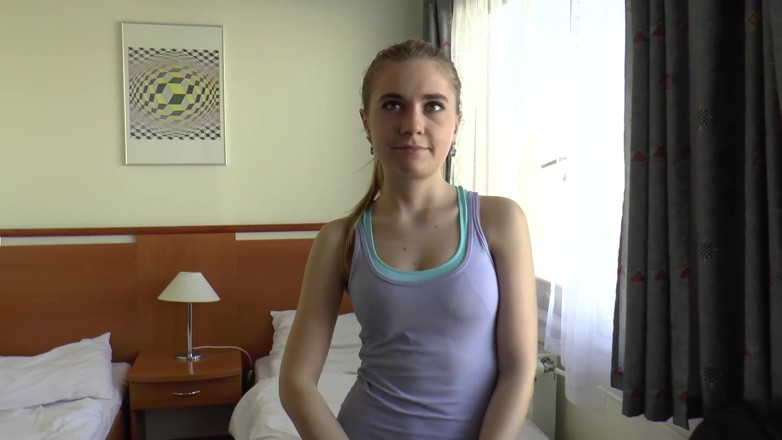 Casting GIRLS AND FIRST PORNO: สาวผมบลอนด์วัยรุ่นโดนควยยักษ์กระแทกหีแรงๆ