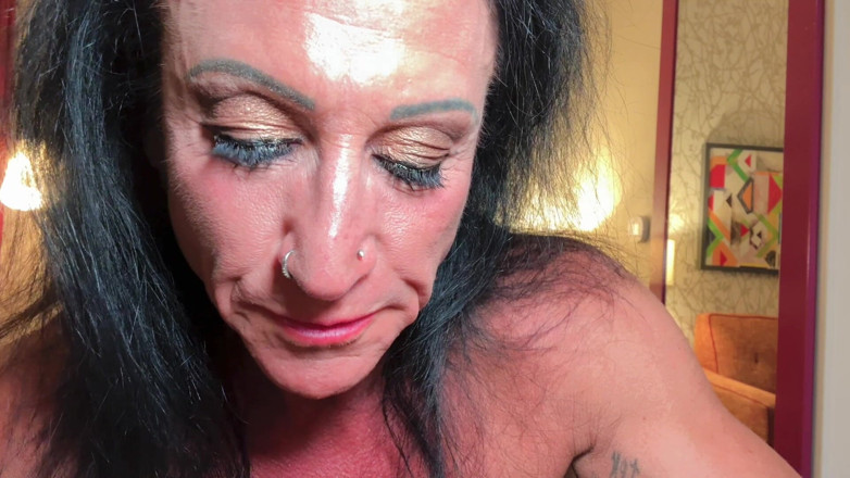 Kandylegsxxx: Dévore d’anniversaire : une maman femdom mange des cocufiages stériles jusqu’à...