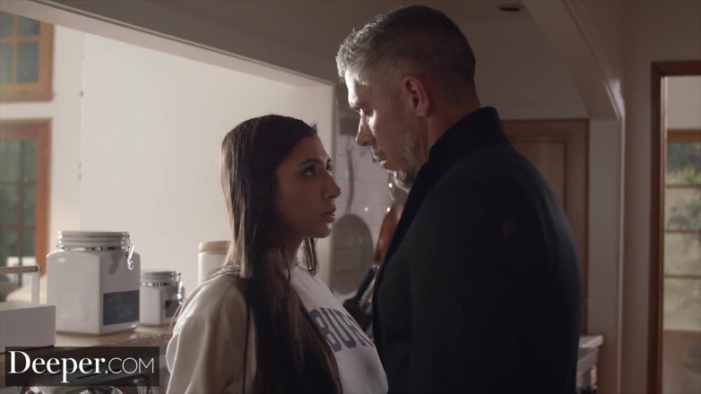 Deeper: Mai adânc - Gianna Dior savurează anul nou cu cineva pe...