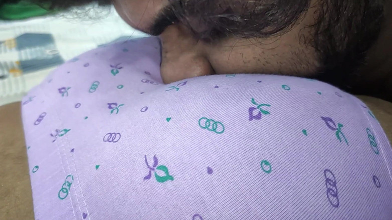 Vaigavarun45: Malayali casal quente romance com peitos chupam