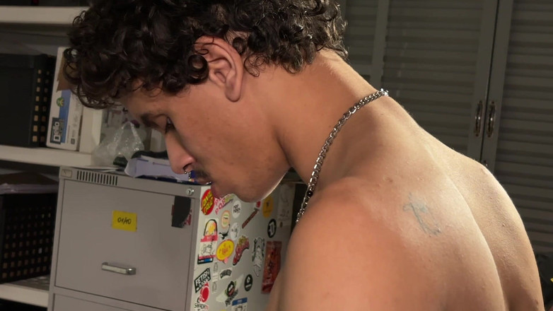 Dirty tricks gays: Chubby nutí zaměstnance tvrdě pracovat na clt – zadek, mléko a...