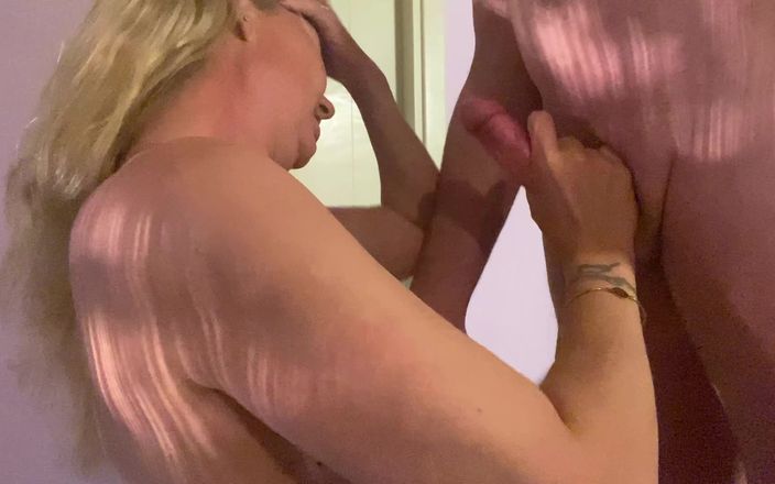 SluttyShanna: Недбалий мінет і камшот на обличчя з розпусною