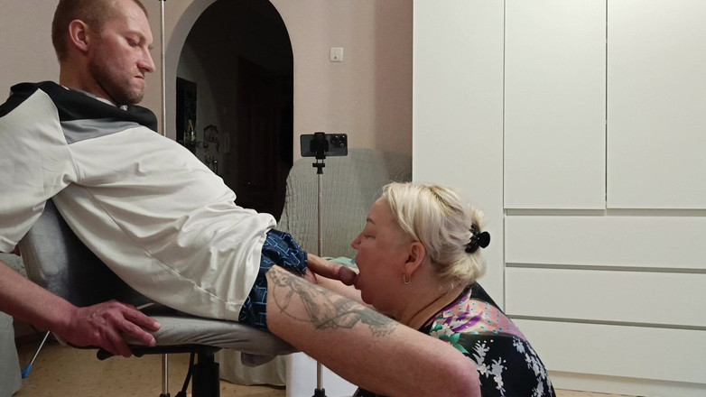 Zona901: Une belle-mère taille une pipe pour avoir assez de sperme