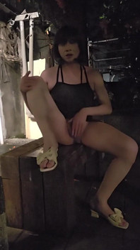 Transsexual Ting Xuan ejaculação nas pernas enquanto se masturba