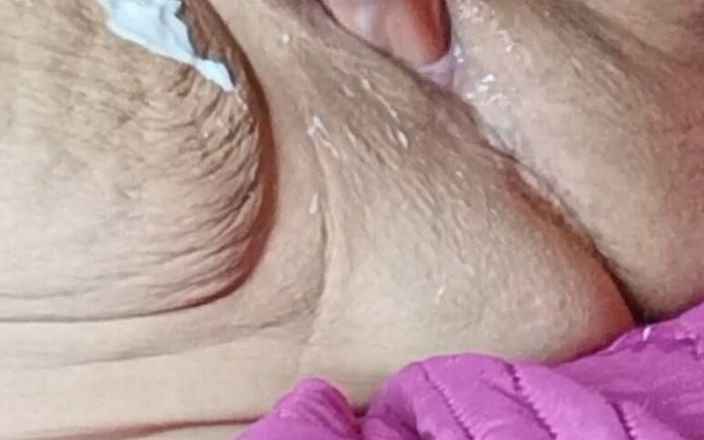 HerculesnVENUS: Pelacur dipompa botol di gloryholed sampai dia suster vum