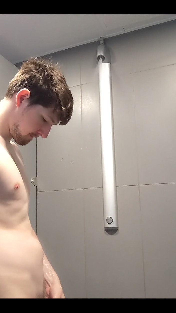 Bob Steel: Tắm tại phòng tập thể dục 