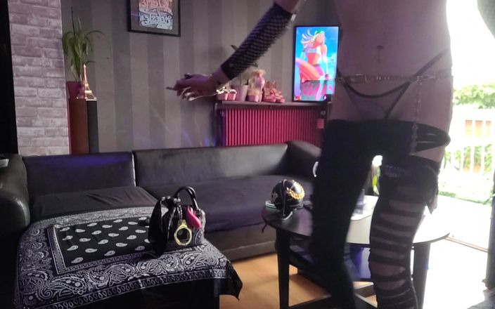 VaneSsa BiTCHx: バルコニーでのブラックパンサー展ヴァネサビッチ