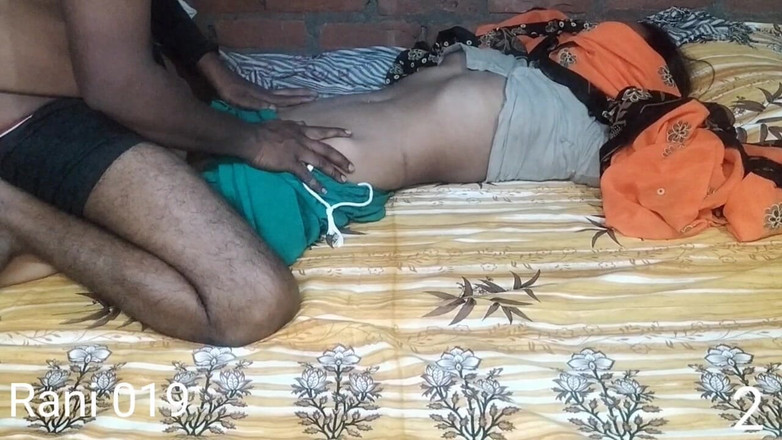 Rakesh: 德西 rekha bhabhi 的精彩性爱