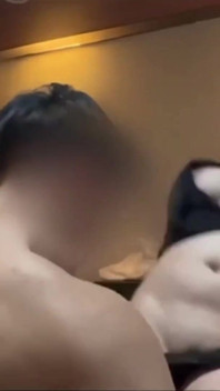 퇴근 후 내 상사가 나를 따먹어 그의 정액을 삼켜