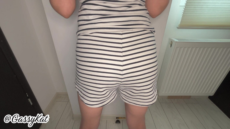 GassyKat: Pijamalı osurma deliği