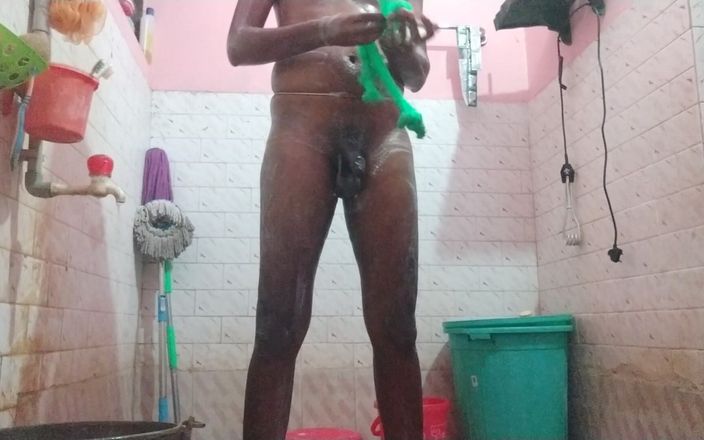 Tamil 10 inches BBC: Séance de bain sexy