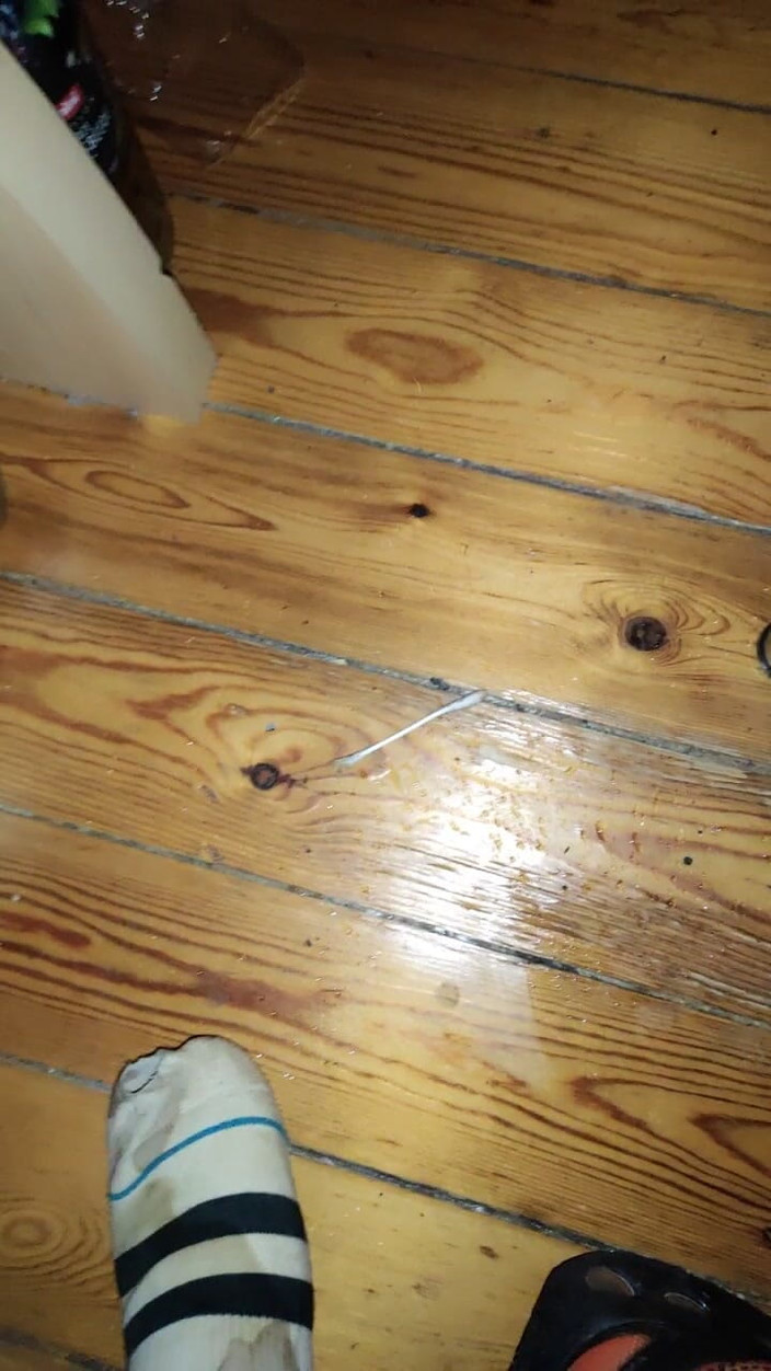 SmokedAlloy2: Dirtyjunkbro non ha bisogno di un gabinetto per pisciare. Lo...