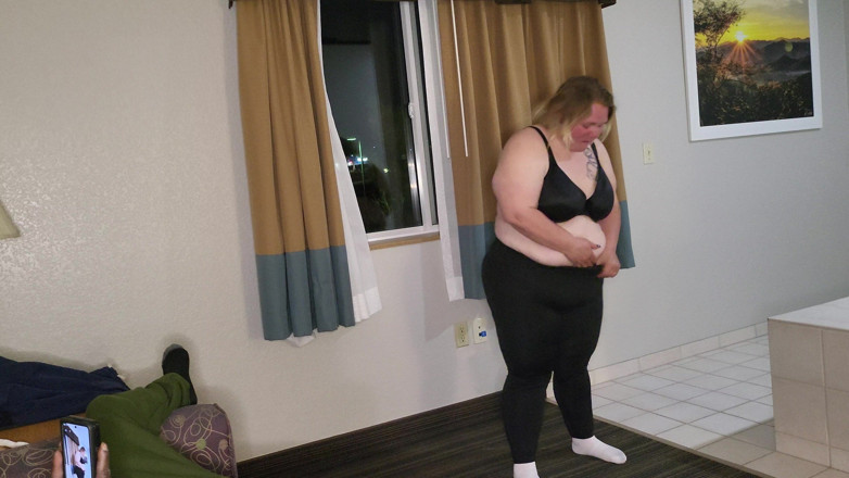 WeFuckinRight: Si spoglia per un BBC