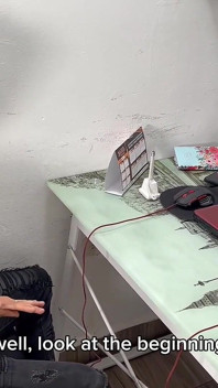 İri göğüslü orta yaşlı seksi kadın kamera stüdyosu için üvey oğluyla röportaj yapıyor ve onu ofisinde onu sikmeye ikna ediyor