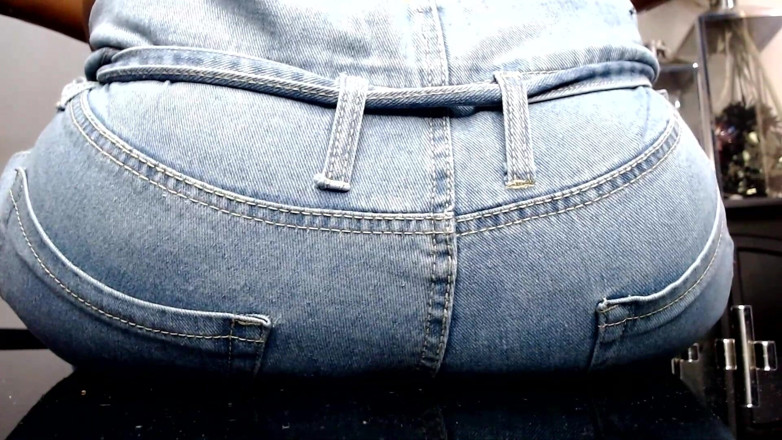 Maeling: Tiny Man Ruined in Jeans Ass-fyxiation with Giant Ass Unknowing