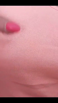 Plucie na moje duże cycki i przebite sutki