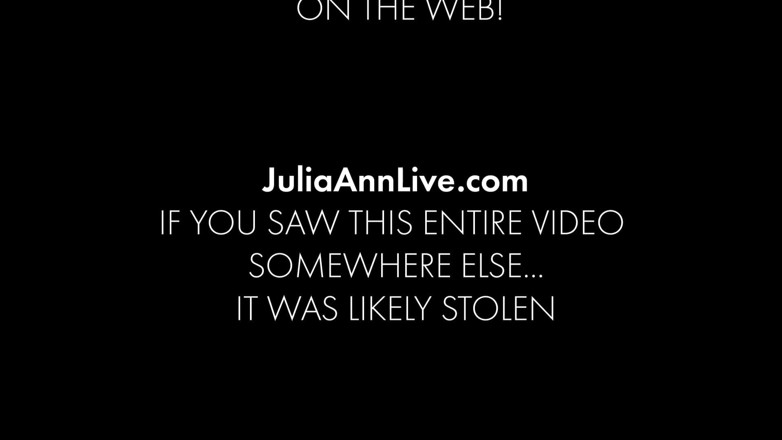 Julia Ann: Опыт массивного отсоса дилдо
