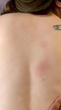 Figliastro ha confuso la parola Massaggio con la parola Sesso. La matrigna è stata piacevolmente sorpresa