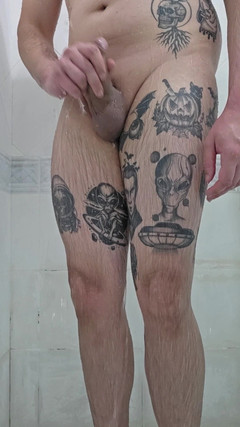 Lkdick8: गोल-मटोल शॉवर में झटके मारते हुए पकड़ा गया था