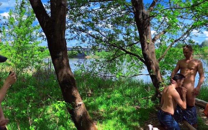 Nick Lewis: Cruising i skogen: En mun, två