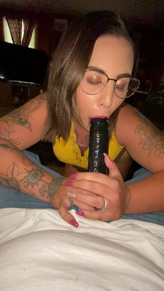 MzKiTTy91: La moglie pawg milf succhia un bbc da 10 pollici