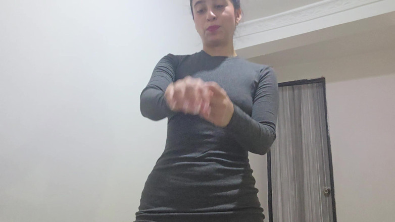 alexia twerk videos: En casa prueba de vestido gris sesión de ajuste y...