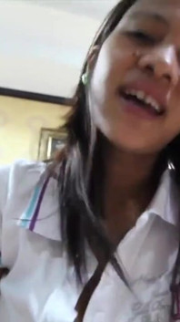 Ciasna cipka Pinay wycieka z creampie spust