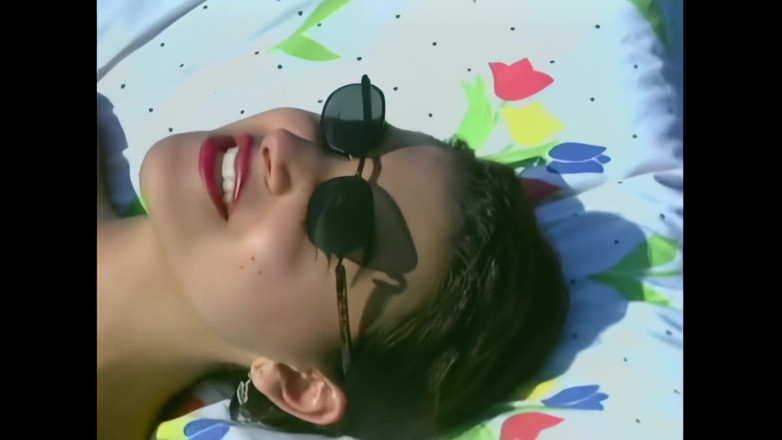 RATATATA!: Tijeras Húmedas Intensas Junto a La Piscina Para Dos Sensuales...