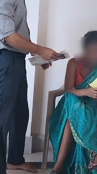 ऑफिस बॉस की पत्नी ने चुपके से कर्मचारी की गांड अपने लंड से भर दी