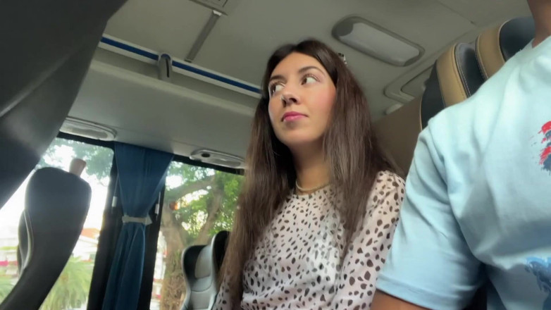 Katty West: Pamer kontol di tempat umum - ngocok kontol berisiko di bus...