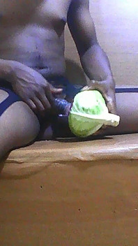 Sexig femboy crossdresser slampa knullar gapande kålrövhål