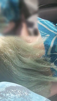 Ein hinterhältiges blowjob im auto