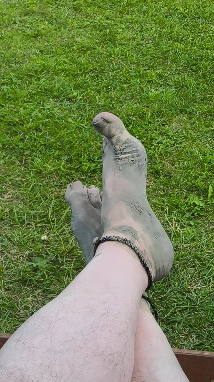 Footfetish: Босиком, Ожидая Прилива На Пляже