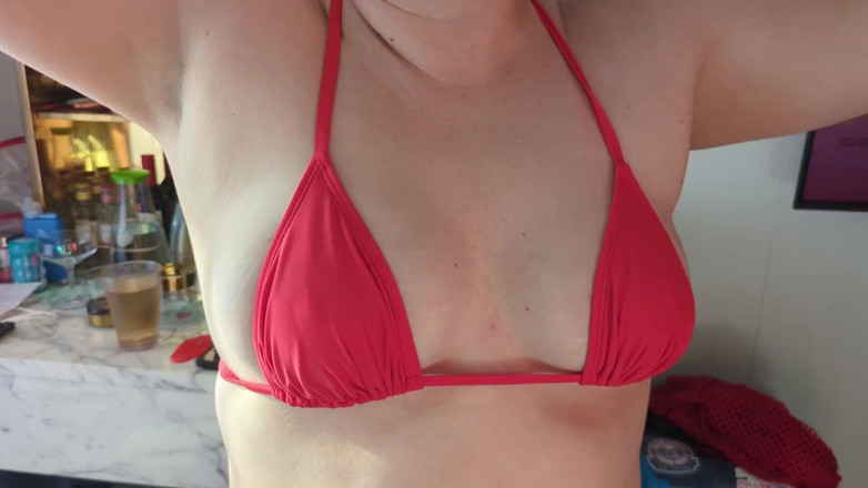 Always Fun No Pants: Locked cuckold neckt und putzt hotwife vollgespritzt!
